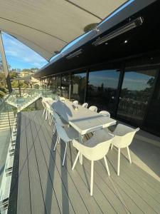 Adelaide - Upmarket Ocean Front Home - Esplanade Location