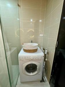 One Uptown Stylish Retro Suite