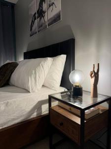 One Uptown Stylish Retro Suite