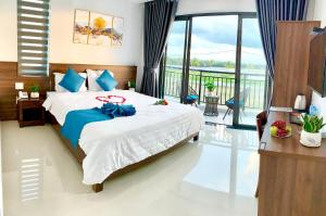 Phòng Deluxe Giường Đôi Có Ban Công (Deluxe Double Room with Balcony)