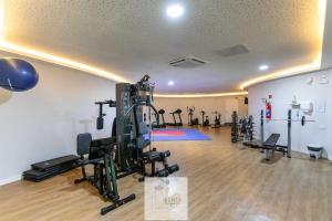 Condomínio Club a 50m PRAIA dos Anjos - Unidades com 2 QUARTOS, PISCINA, estacionamento e portaria 24h - Área de lazer 3000m, wi-fi 800MB, churrasqueira e cozinha completa