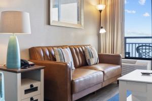 Stylish 1-Bedroom Condo with King Bed Perfect for Off-Season Getaways