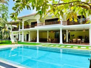 Charleston's Ahangama - Piyadigama