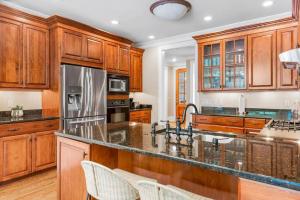 Lush Palace Has Power and Water, MTR Options