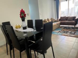 Depto Montserrath en Condominio 3D 1B Parking Excelente Conectividad, Atención Empresas-Facturas