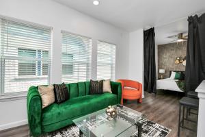 Serenity Studios - Museum District & Med Center