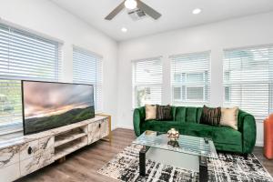 Serenity Studios - Museum District & Med Center