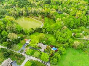 5 Acre Estate with Power and Water, MTR Option Also - 亨德森维尔