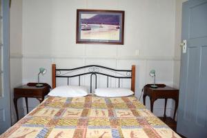 Sunshine Cottage - Bring your own linen.