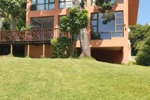 Glass House Haven - Marina Beach