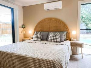 Bright and Spacious Noosa Pad with Pool