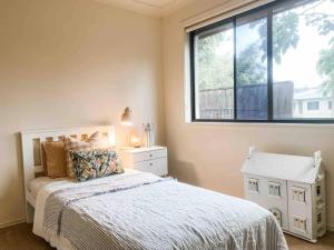 Bright and Spacious Noosa Pad with Pool