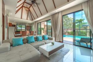 3 Bedrooms villa walking distance to Rawai beach