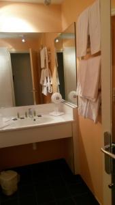 Hotels Hotel Le Saint Aubin : Chambre Lits Jumeaux