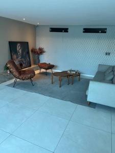 Alugo apartamento frente mar