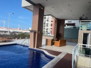 Alugo apartamento frente mar