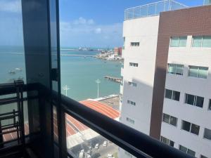 Alugo apartamento frente mar