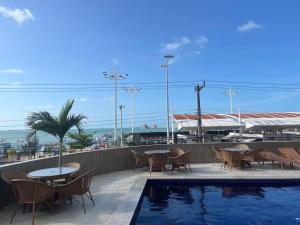 Alugo apartamento frente mar