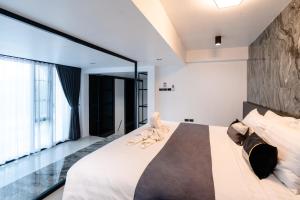 Futuristic Pool Villa with Stunning Mountain View