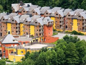 Appartement avec piscine chauffée, parking et vue montagne à Cauterets - FR-1-812-77