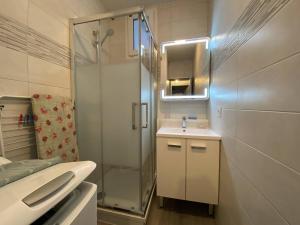 Charmant T2 Cabine au centre de Cauterets, parking et local à ski - FR-1-812-91