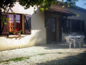 Maisons de vacances Gite a la ferme avec piscine et wifi pres de Bergerac - FR-1-616-396 : photos des chambres