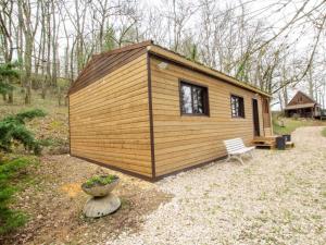 Maisons de vacances Chalet rustique avec terrasse et WiFi au coeur du Perigord Noir - FR-1-616-387 : photos des chambres
