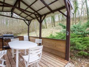 Maisons de vacances Chalet rustique avec terrasse et WiFi au coeur du Perigord Noir - FR-1-616-387 : Maison de Vacances