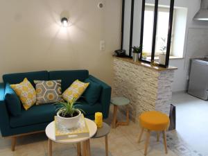 Maisons de vacances Gite cosy 4 pers., terrasse, proche activites nature, WiFi, parking a Cherveix-Cubas - FR-1-616-392 : photos des chambres