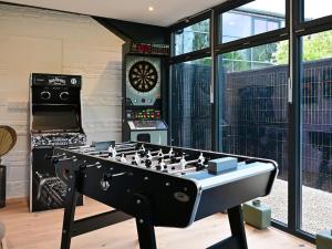 Maisons de vacances Villa d-Architecte a Marcq-en-Baroeul avec Jeux, WiFi, Clim et Parking - FR-1-510-226 : photos des chambres