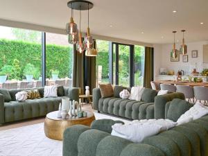 Maisons de vacances Villa d-Architecte a Marcq-en-Baroeul avec Jeux, WiFi, Clim et Parking - FR-1-510-226 : photos des chambres