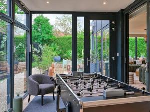 Maisons de vacances Villa d-Architecte a Marcq-en-Baroeul avec Jeux, WiFi, Clim et Parking - FR-1-510-226 : photos des chambres