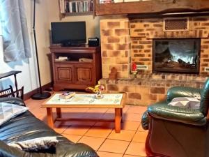 Maison ancienne restaurée avec cheminée, jardin privé et animaux admis - FR-1-616-388