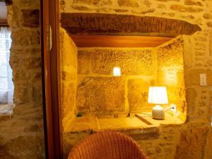 Maisons de vacances Maison rustique avec jardin et equipements pour enfants, proche Sarlat - FR-1-616-394 : photos des chambres