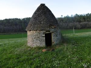 Maisons de vacances Maison rustique avec jardin et equipements pour enfants, proche Sarlat - FR-1-616-394 : photos des chambres