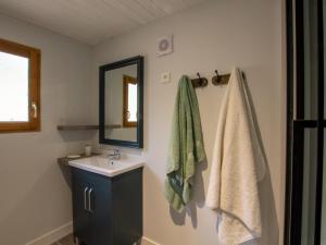 Chalet bois intime avec Wifi, piscine partagée, à 1 km de St Pompont - FR-1-616-429