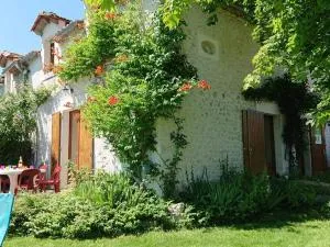 Gîte 3 ch. avec jardin, cheminée, animaux admis, WIFI, parking, proche loisirs & châteaux - FR-1-653-269 - Villebois-Lavalette