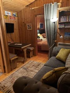 Cosy Countryside Log Cabin