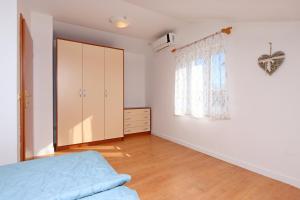 Seaside house for families with children Barbat, Rab - 22294
