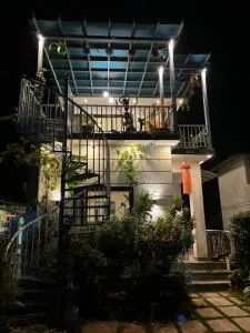 Pinnacle by Soumil Stays - Kīhīm