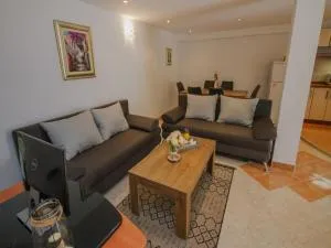 Tranquil Getaway Villa Prapatnica with Pool and Garden - Prgomet