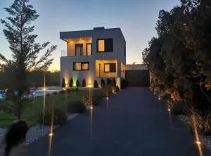 Modern Villa with Private Heated Pool and Lounge Area for a Relaxing Stay - Voluja