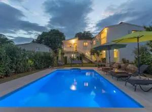 Sunny Escape Holiday Home Dicmo with Pool and Gym - Sičane