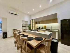 Prestigious House wtih Fantastic Pool in CTG