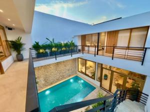 Prestigious House wtih Fantastic Pool in CTG