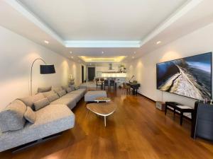 Charming 3-bdr apartment with pool