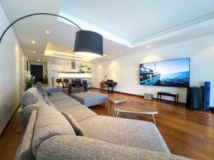 Charming 3-bdr apartment with pool