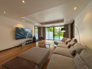Charming 3-bdr apartment with pool