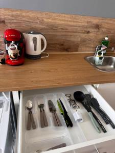 Smart Comfort StudioN4 Private Kitchenette Bathroom to Beach 260m Marina Port old City 900m