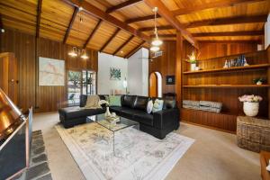 Cedar Lodge - 4BR, Pool, Parking
